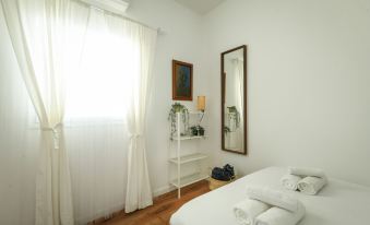 Stylish 2Bd Bauhaus Apt w Balcony