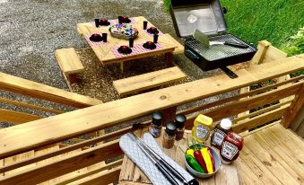 Happy Camper 1 Bedroom Cottage by RedAwning