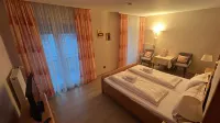 Hotel Haus Christa Hotels in Reil