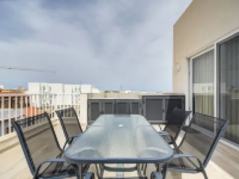 Beautiful 2 BDR Penthouse near Valletta sleeps 6 Hotéis em Hamrun