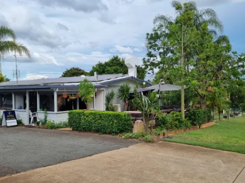 Y汽車旅館亞拉曼