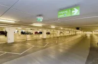 Cabinn Aalborg - parking