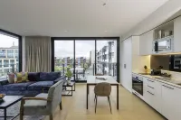 Oaks R Suites Geelong Hotels near The Carousel