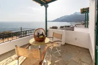 Triton Beachfront Village Hotel - Mountain view