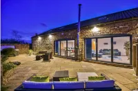 Lincoln 4-Beds Sleeps 13 Hot Tub & Pet Friendly