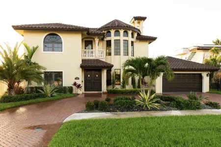 5 Bedroom Luxe Villa on Deep Water Intracoastal