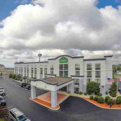 Wingate by Wyndham Erie Hotel Exterior