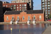 Destination London Docklands Riverside Hotel di 