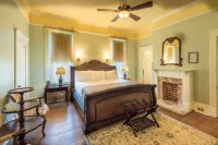 Devereaux Shields House Hotel dekat Stanton Hall