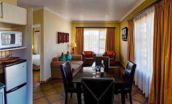 Room in B&B - Guest Room with Double Bed and Kitchen, in Port Elizabeth Ideal Business Travel