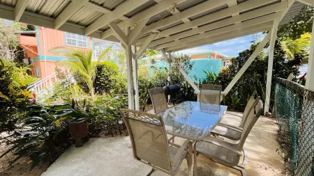 Coral Cove Inn Отели в г. Surfside