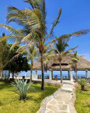 Mawe Zuri Resort Отели рядом с достопримечательностью «Watamu Beach»