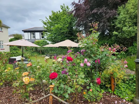 Rose Court Holiday Apartments Отели рядом со станцией Torquay Railway Station