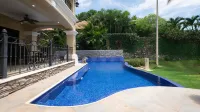 Stunning Luxury Mansion in Playa Flamingo with Six Bedrooms and Beachfront Access - con vistas al mar