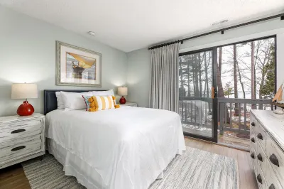 The Shores Lake View Condo Unit 5689 True Blue Charters 주변 호텔