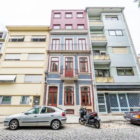 Nomads Lux - 1Bdr Charming Top Floor Porto