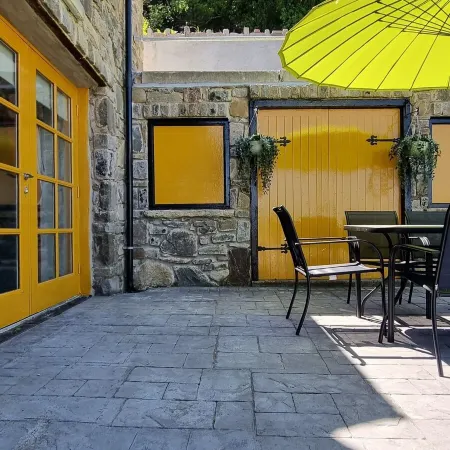 Frontview Cottage - Two Bedroom - Sleeps 6 Guests