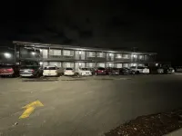 Imperial Suites - parking