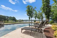 아반트스테이의 파라다이스 포인트 레이크프론트 + 전망 + 놀이터