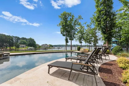 Paradise Pointe by Avantstay Lakefront + Views + Playset