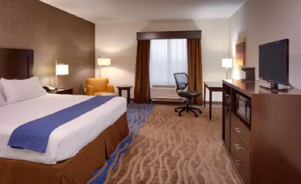 Holiday Inn Express & Suites OVERLAND PARK by IHG