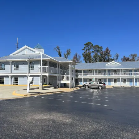 Key West Inn - Millbrook Hotels in Millbrook