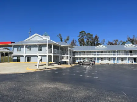 Key West Inn - Millbrook Отели в г. Elmore County