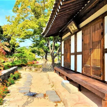 Tohyang Traditional House