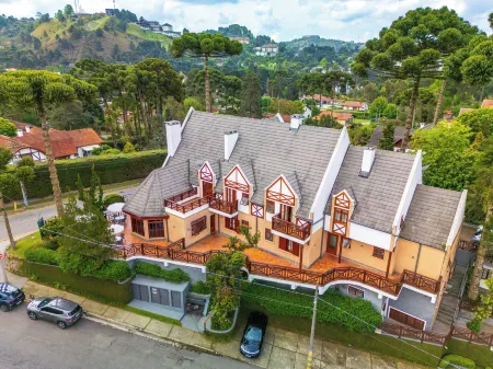 Pousada Campos de Provence Campos do Jordão Отели рядом с достопримечательностью «Casa - Chalé Condomínio Estância das Águas Claras»