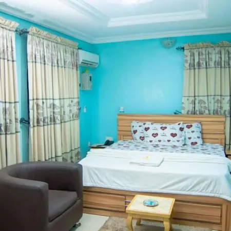SUITORIA HOTELS