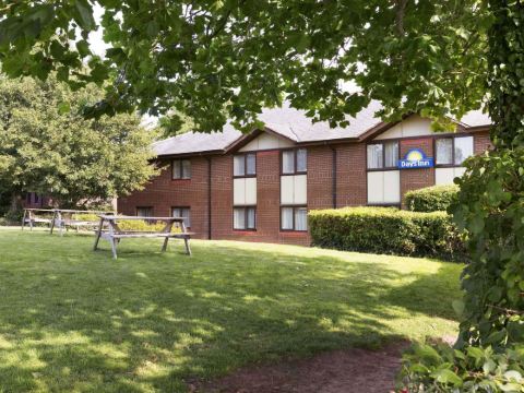 Days Inn by Wyndham Taunton