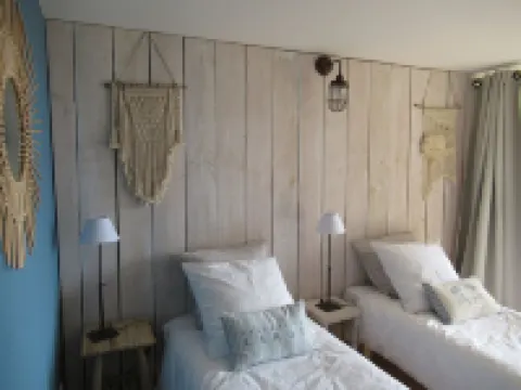 LA BELLE VIE in PROVENCE between  Marseille and Carry-le-Rouet, 5Km from the sea Hotels in Le Rove