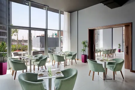 Aloft Riyadh Отели рядом со станцией Железнодорожная станция Эр-Рияда