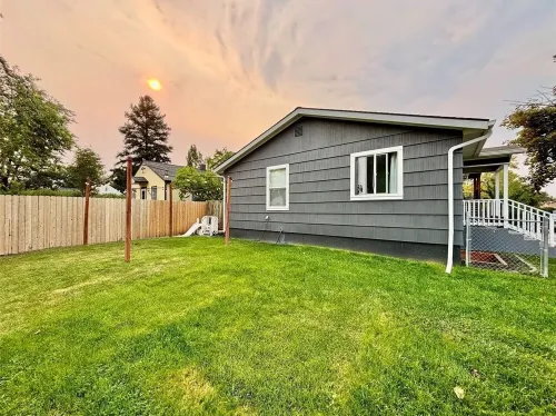 Spacious & Updated 4-bedroom home w/BBQ, fire pit & AC in the Heart of Missoula!