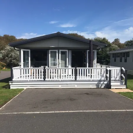 Luxury 3 Bedroom Lodge - Pet Friendly Hotels in New Forest District