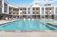 Beautiful Pool Front Apartment, New Braunfels/Gruene, TX