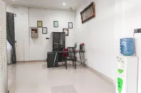 Urbanview Hotel Syariah Near Rsia Annisa Jelutung Jambi Hotels near Indomaret Pal 10 Kota Jambi