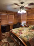 HIDDEN CHALET GEM IN BLUE RIDGE MOUNTAINS,PETS.HOTTUB 4500 ELEVATION SKING OPEN