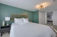 Spacious and Quiet 4BD Oasis - Private Yard
