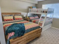 Harbor Village with resort amenities & unobstructed lake views (lake 3 min walk)