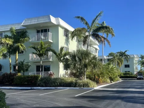 Huge Oct savings!  Sea-Esta! condo, Beach, Pool, Key Colony Beach!