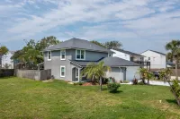 Saltwater Pool, Grill and Wi-Fi - Inviting Coastal Retreat