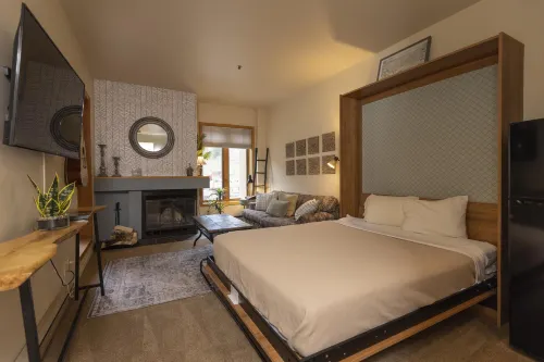 Cozy Studio for 2 at Purgatory Village - Kendall 335, Durango, CO with Plaza View. Hotels in La Plata County