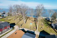 Steps from Beach and Lakefront Park - Charming Nautical Cottage