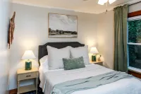 WiFi & Pet Friendly - Alice Rocks near Cave Run Lake & Red River Gorge! Hotels in Frenchburg