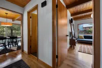 Breathtaking River Views and Cozy Fireplace - Stunning Mountain Retreat