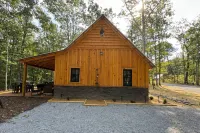 Charming Cabins with Hot Tubs and Game Area - Stunning Mountain Retreat