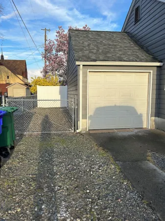 Quaint 3-bedroom house with AC, WiFi in delightful Lewiston