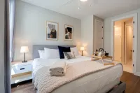 Charming Retreat with Rooftop Deck and Stylish Amenities - Cozy Oasis Hotels in Berry Hill