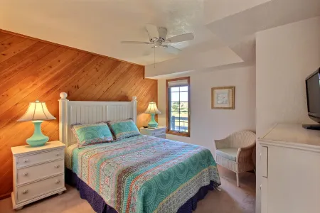 Oceanfront House with private hot tub, outdoor pool, tennis, ocean & beach views